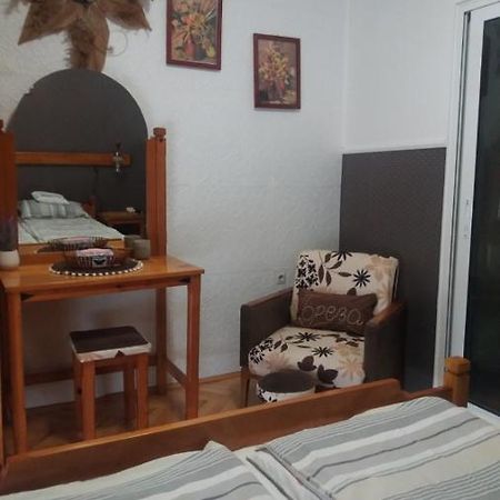 Apartman Breza Ruma Exterior foto